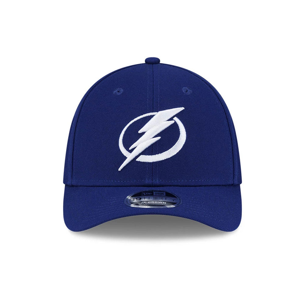 Tampa Bay Lightning NHL Team Dark Blue New Era 39THIRTY M-Crown Stretch Fit Cap, front view showing the raised white embroidered lightning bolt logo on the front panel, dark blue curved visor, and a 39THIRTY size sticker on the visor.