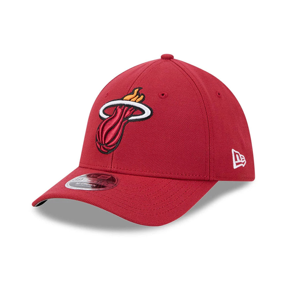 Miami Heat NBA Team Red New Era 39THIRTY M-Crown Stretch Fit Cap, front view with the raised embroidered Miami Heat logo on the structured red crown, curved visor featuring a 39THIRTY size sticker, and New Era flag logo on the left side.