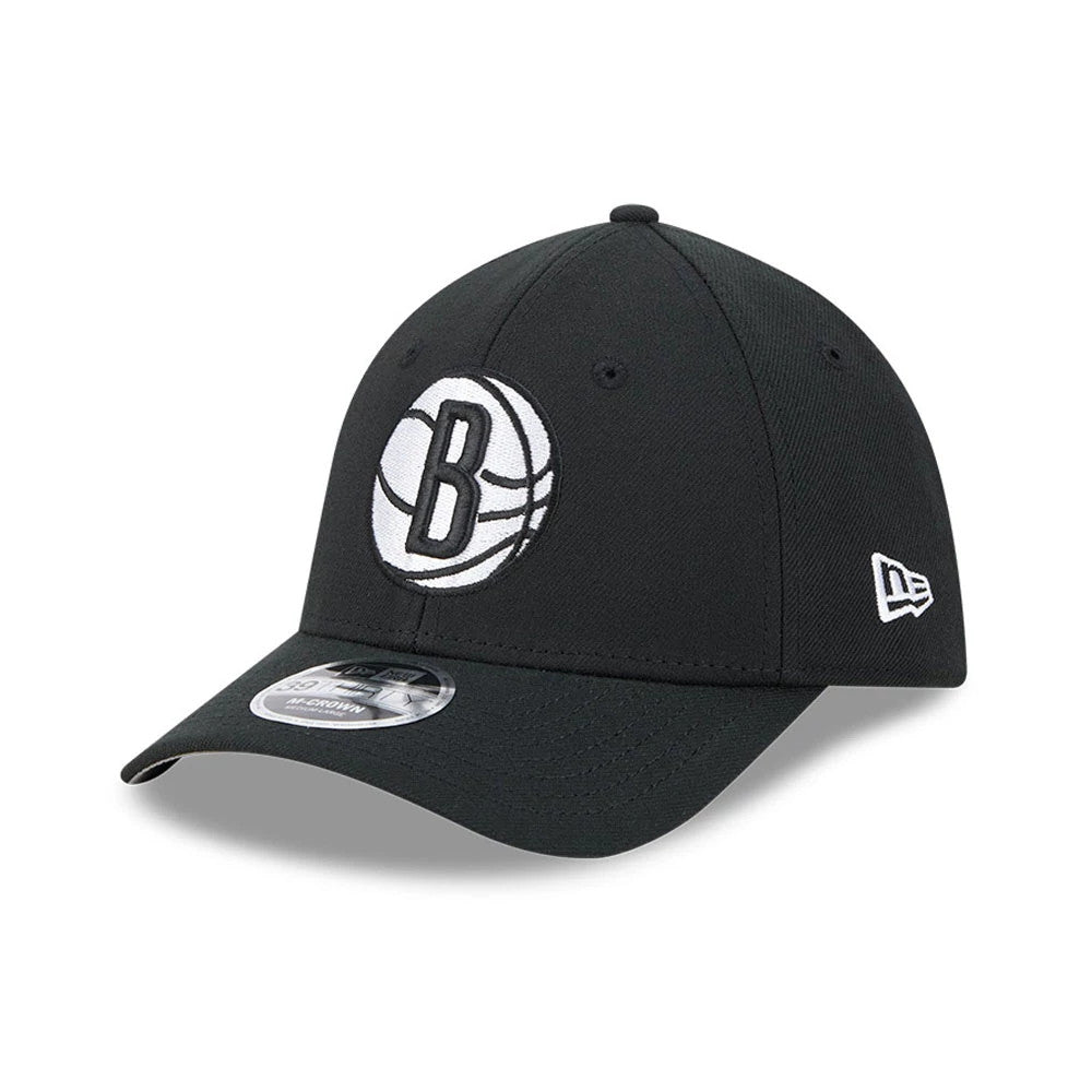 Brooklyn Nets NBA Team Black New Era 39THIRTY M-Crown Stretch Fit Cap, front view showing the raised embroidered white and black team logo on the front panel, with a curved black visor and 39THIRTY size sticker on the visor.