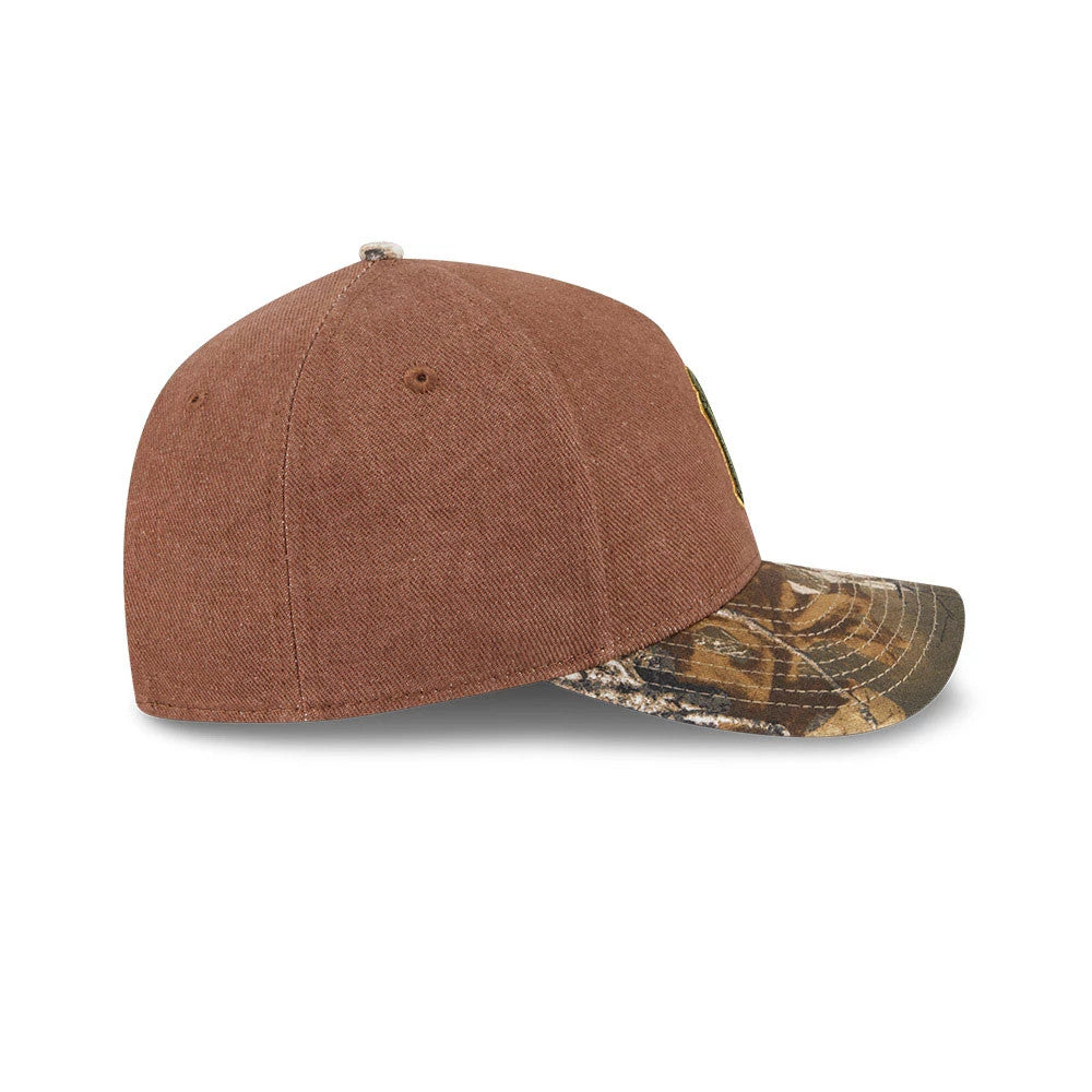 Pictured is this MLB Cotton Twill New York Yankees 9FORTY M-Crown A-Frame cap in dark beige. 7