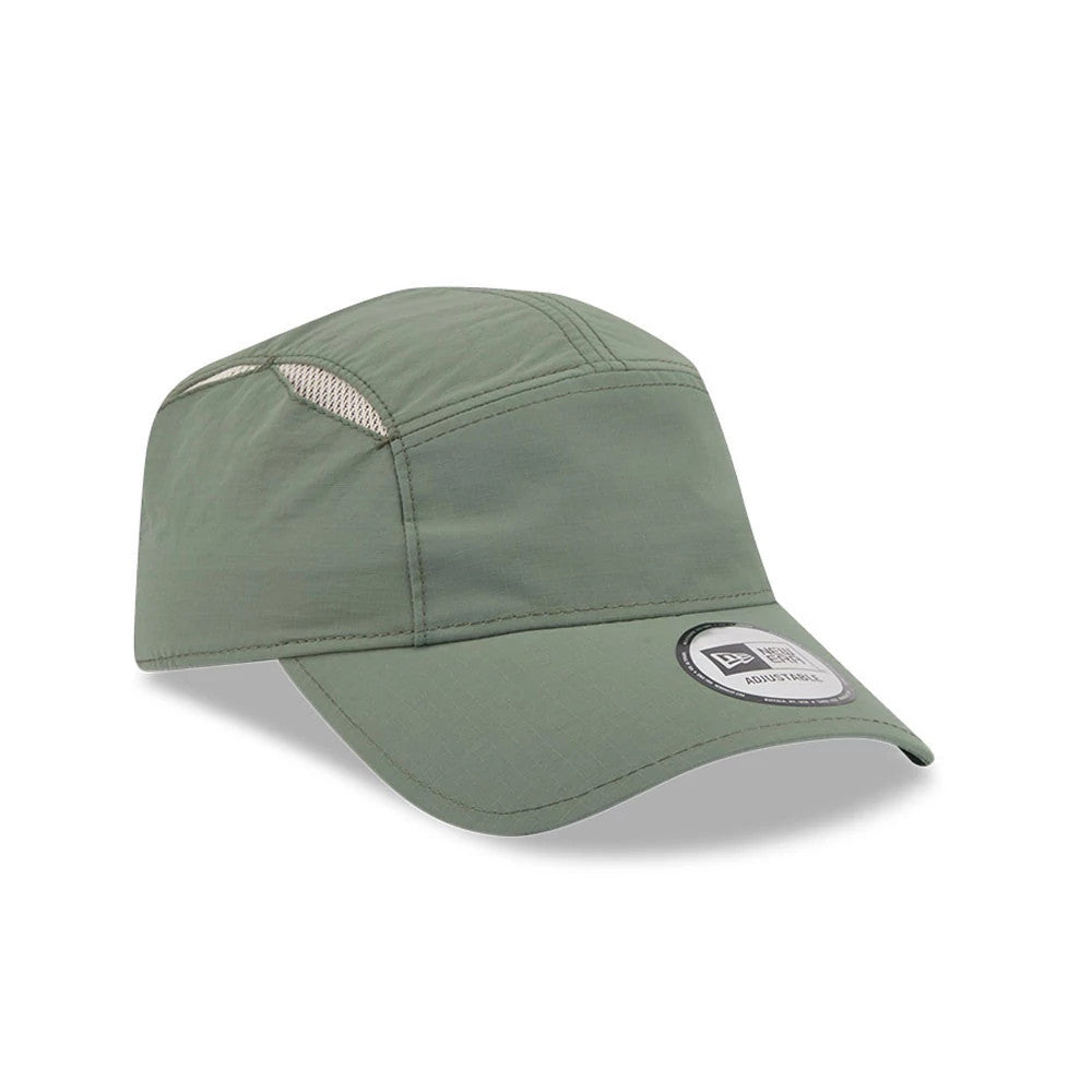 New Era Elevated Basics Open Green Runner Adjustable Cap, three-quarter view showing a curved visor with an Adjustable logo sticker, ventilated mesh panels on the sides of the crown, and structured green fabric throughout.