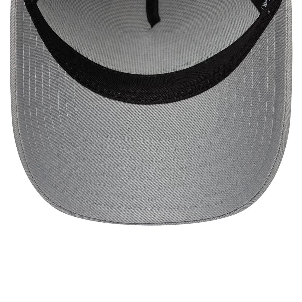 Pictured is this Williams E-Frame 9FORTY A-Frame Trucker cap in grey. 4