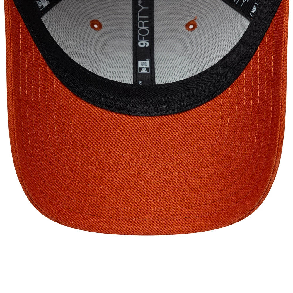 Pictured is this Paris Saint-Germain 9FORTY cap in red. 5