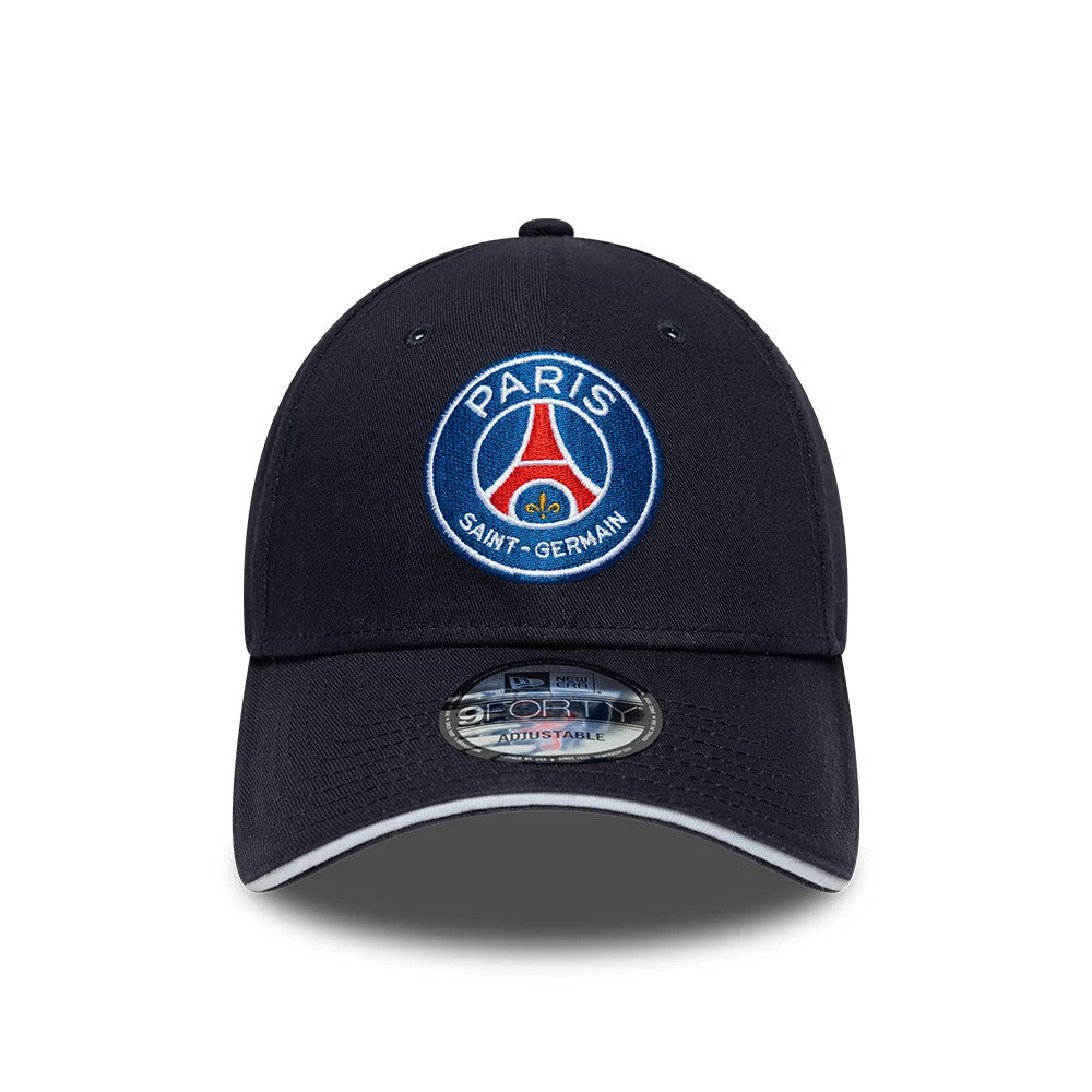 Paris Saint-Germain Core Navy New Era 9FORTY Adjustable Cap, front view showing a blue, red and white embroidered PSG logo on the front panel, along with a curved navy visor accented by a 9FORTY size sticker in the centre.