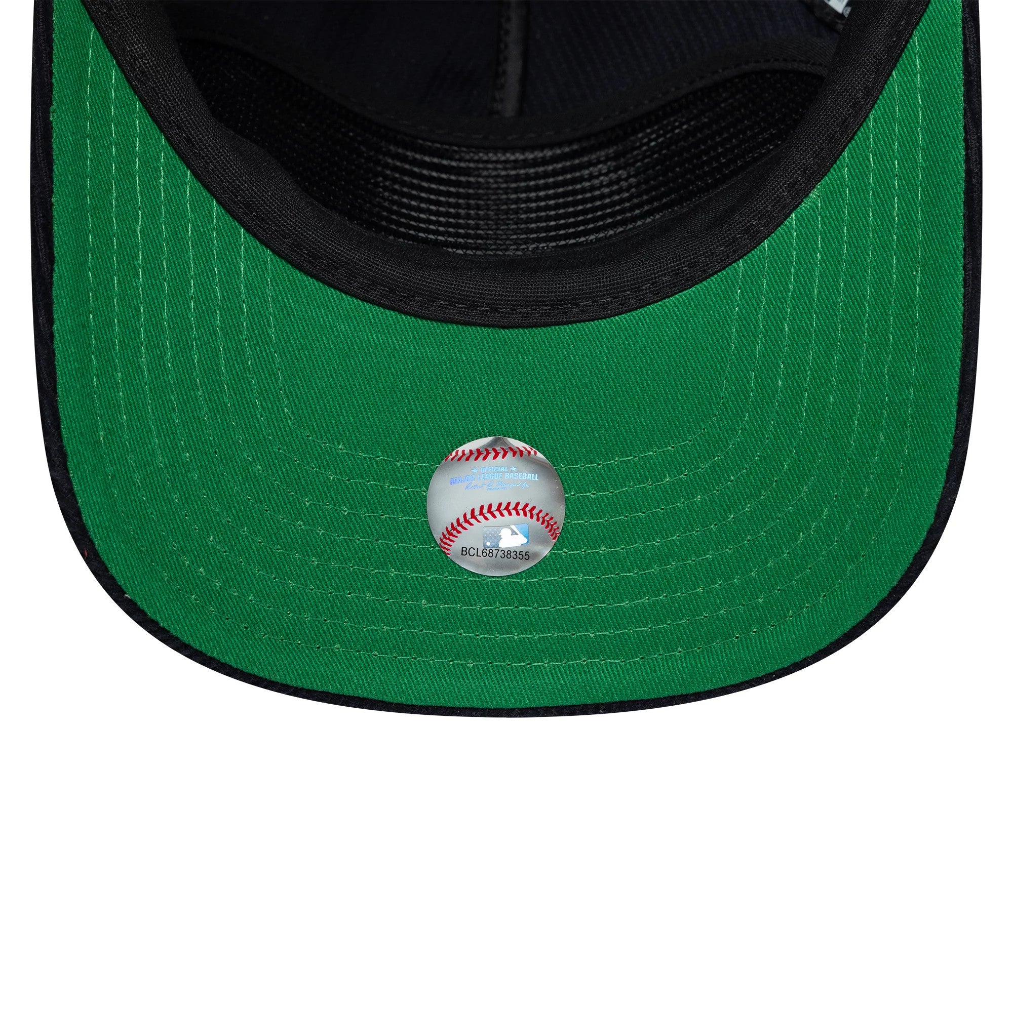 Pictured is this MLB Retro Dynasty New York Yankees Cord 19TWENTY cap in navy. 2