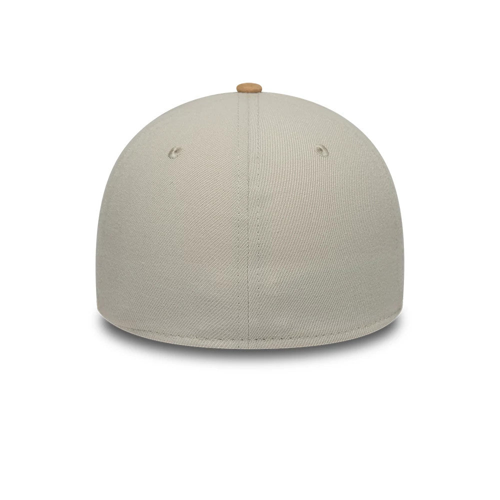 New Era Suede Visor Light Beige 39THIRTY Stretch Fit Cap, rear view showing a seamless back design with light beige fabric, stitching lines for a finish, and a matching top button above the structured crown.
