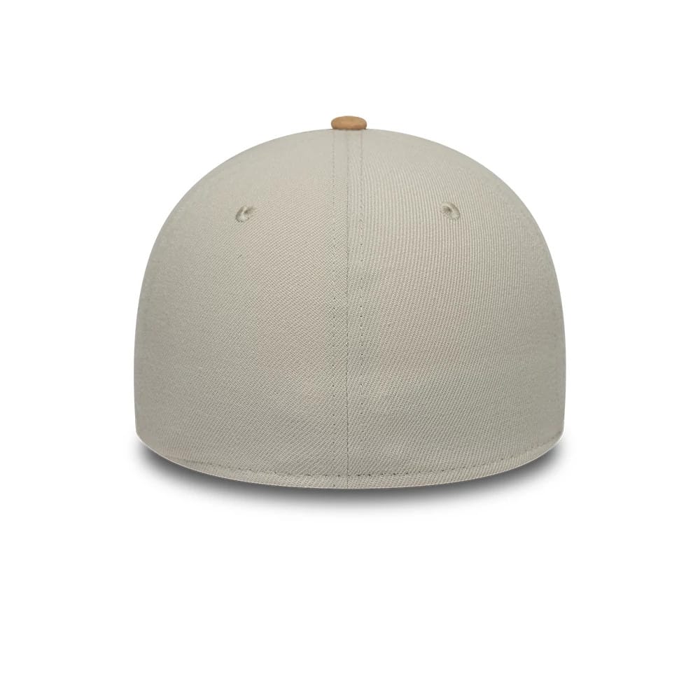 Pictured is this New Era Suede Visor 39THIRTY Stretch Fit cap in light beige. 4
