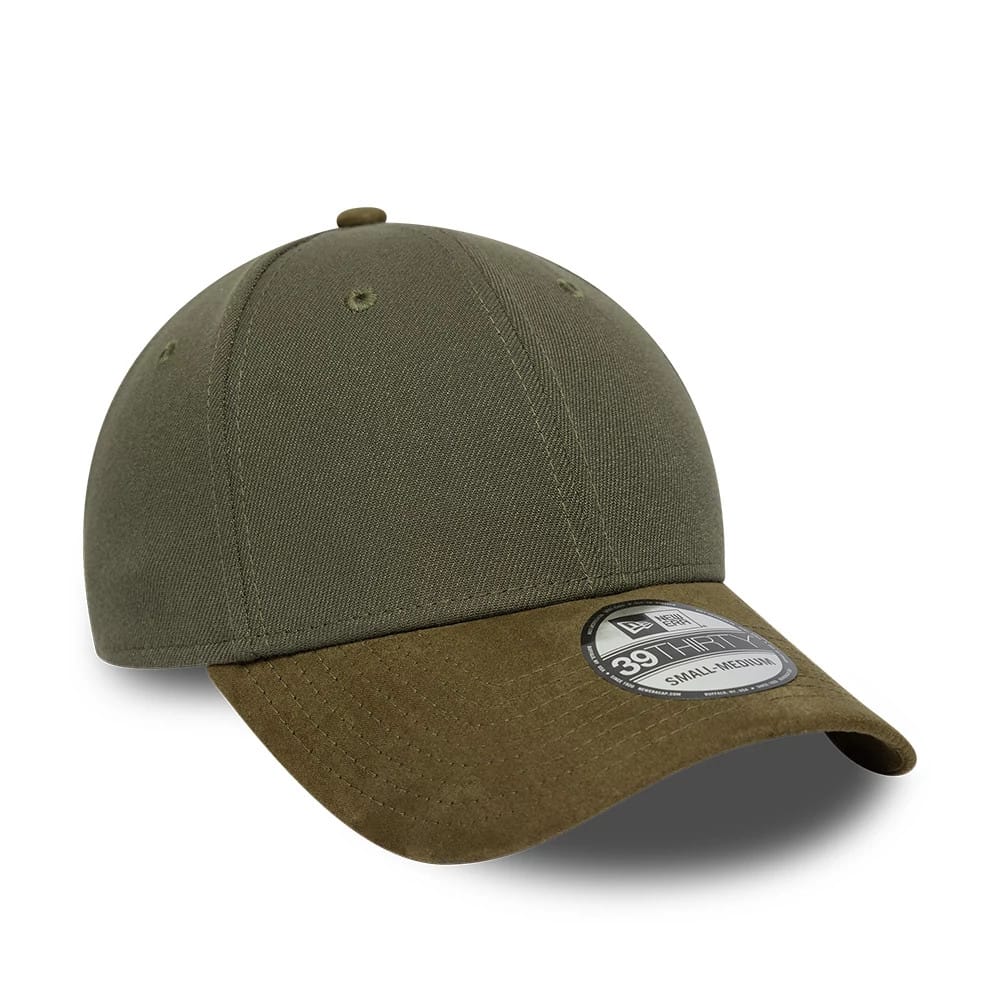 New Era Suede Visor Green 39THIRTY Stretch Fit Cap, front view showing a structured olive green crown with matching eyelets and a top button, complemented by a brown suede visor with a 39THIRTY size sticker on the top.