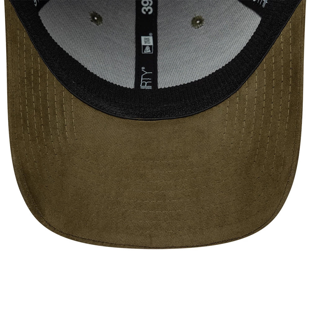 Pictured is this New Era Suede Visor 39THIRTY Stretch Fit cap in green. 7