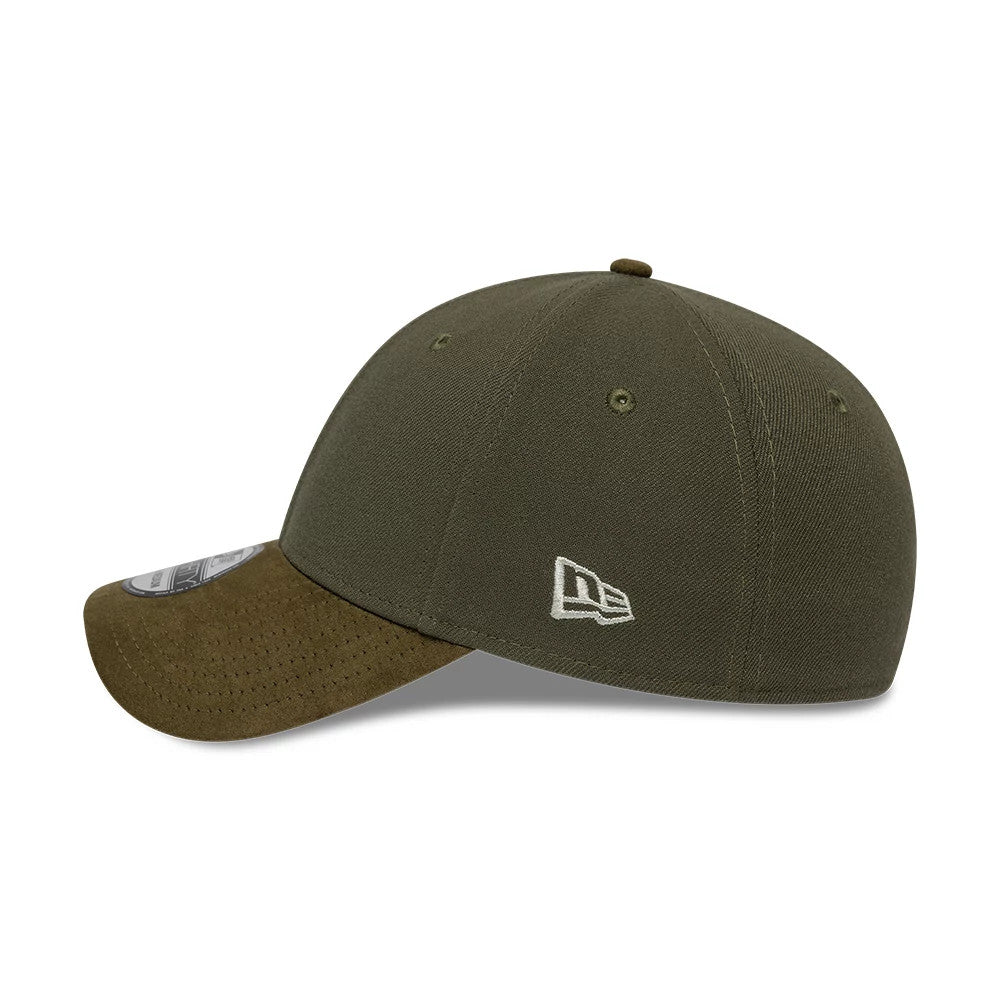 New Era Suede Visor Green 39THIRTY Stretch Fit Cap, side view showing the embroidered New Era flag logo on the left panel, a structured olive green crown with matching eyelets, and a contrasting brown suede curved visor with a 39THIRTY size sticker.