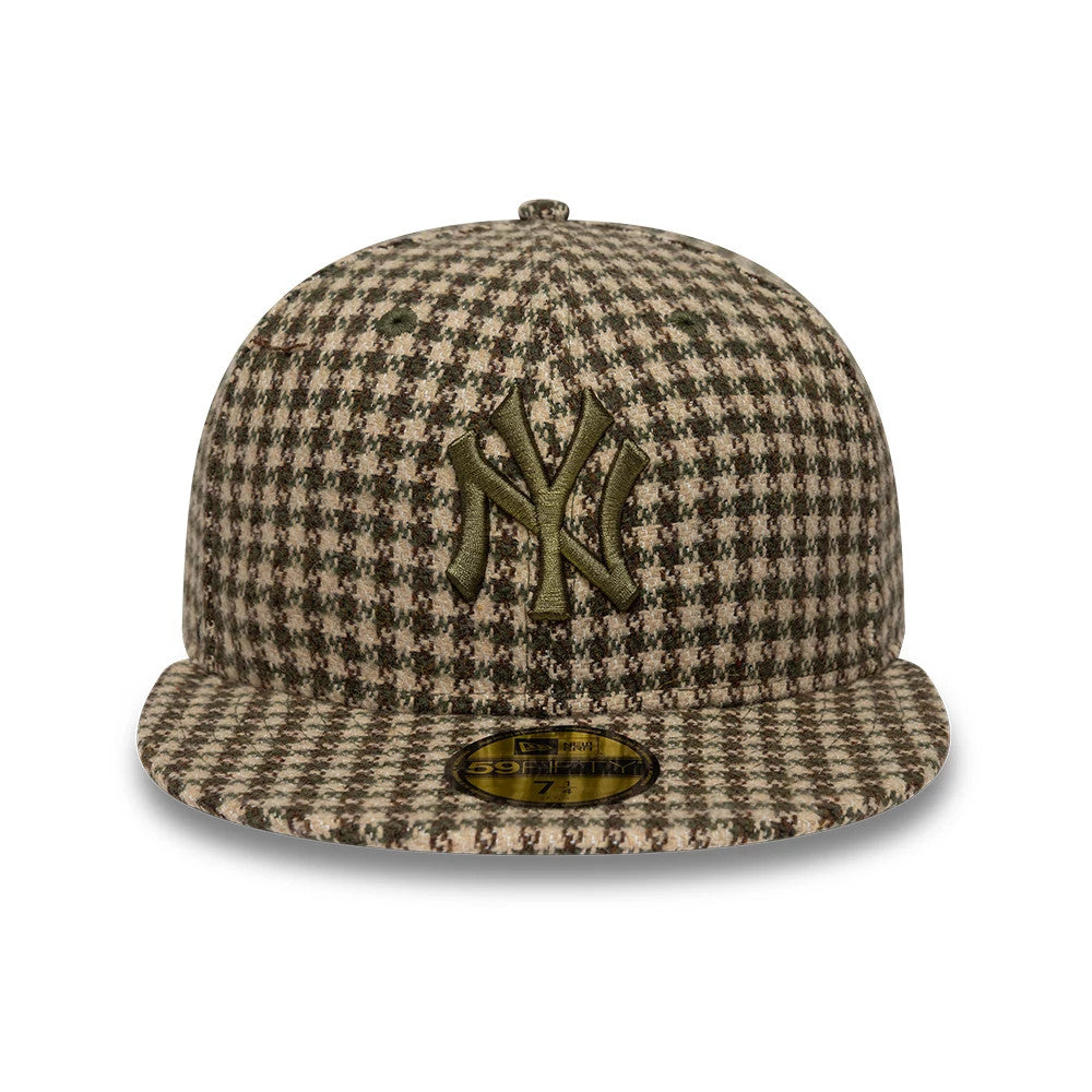 New York Yankees MLB Houndstooth Dark Green New Era 59FIFTY Fitted Cap, front view showing the olive green embroidered NY logo on the houndstooth patterned panels, with a matching flat visor and a gold 59FIFTY size sticker.