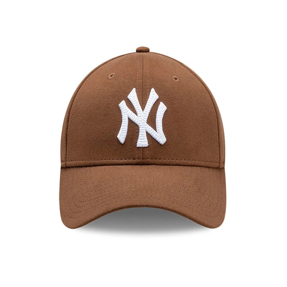 New York Yankees MLB Melton Brown New Era 39THIRTY Stretch Fit Cap, front view showing the white raised embroidered NY logo on the structured brown crown, with matching brown curved visor and stitching.