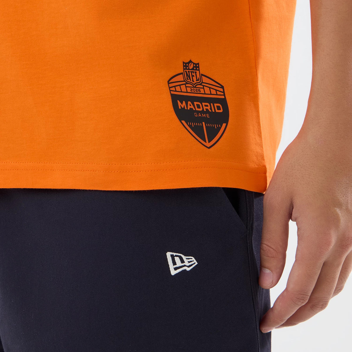 The model is wearing this NFL International Games 2026 Cincinnati Bengals Oversized T-Shirt in orange. 7