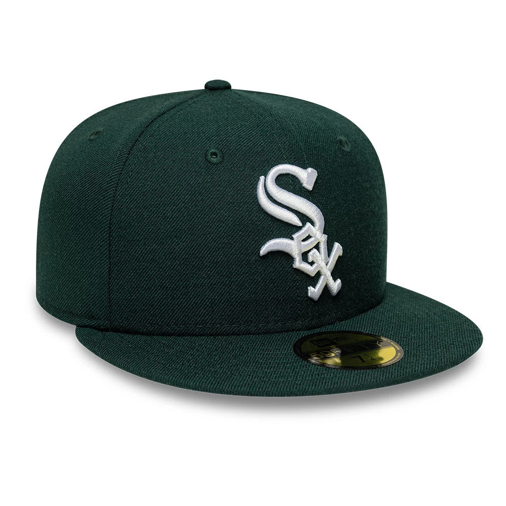 Chicago White Sox MLB Core Dark Green New Era 59FIFTY Fitted Cap, front view showing raised white embroidered team logo on the front panel, with a flat dark green visor and a gold 59FIFTY size sticker on the visor.