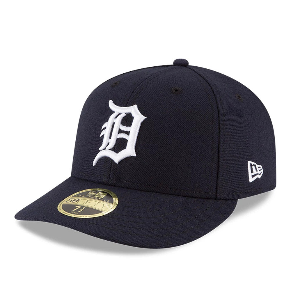 Detroit Tigers Authentic Collection Low Profile New Era 59FIFTY, front view showing the raised white embroidered D logo on the navy front panel, with a curved navy visor featuring a gold 59FIFTY size sticker and a New Era flag logo on the left side.