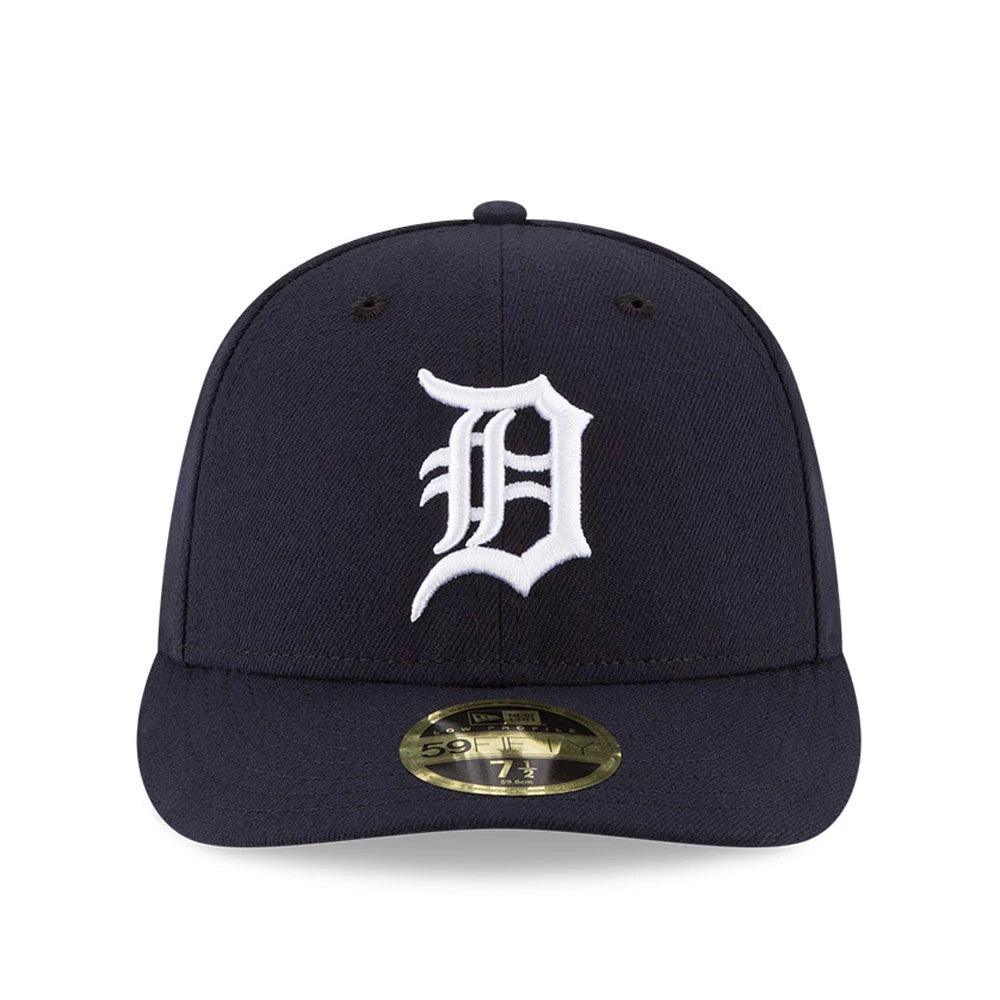 Detroit Tigers Authentic Collection Low Profile New Era 59FIFTY, front view showing the raised white embroidered D logo on the structured navy crown, with a matching navy visor and a gold 59FIFTY size sticker on the visor.