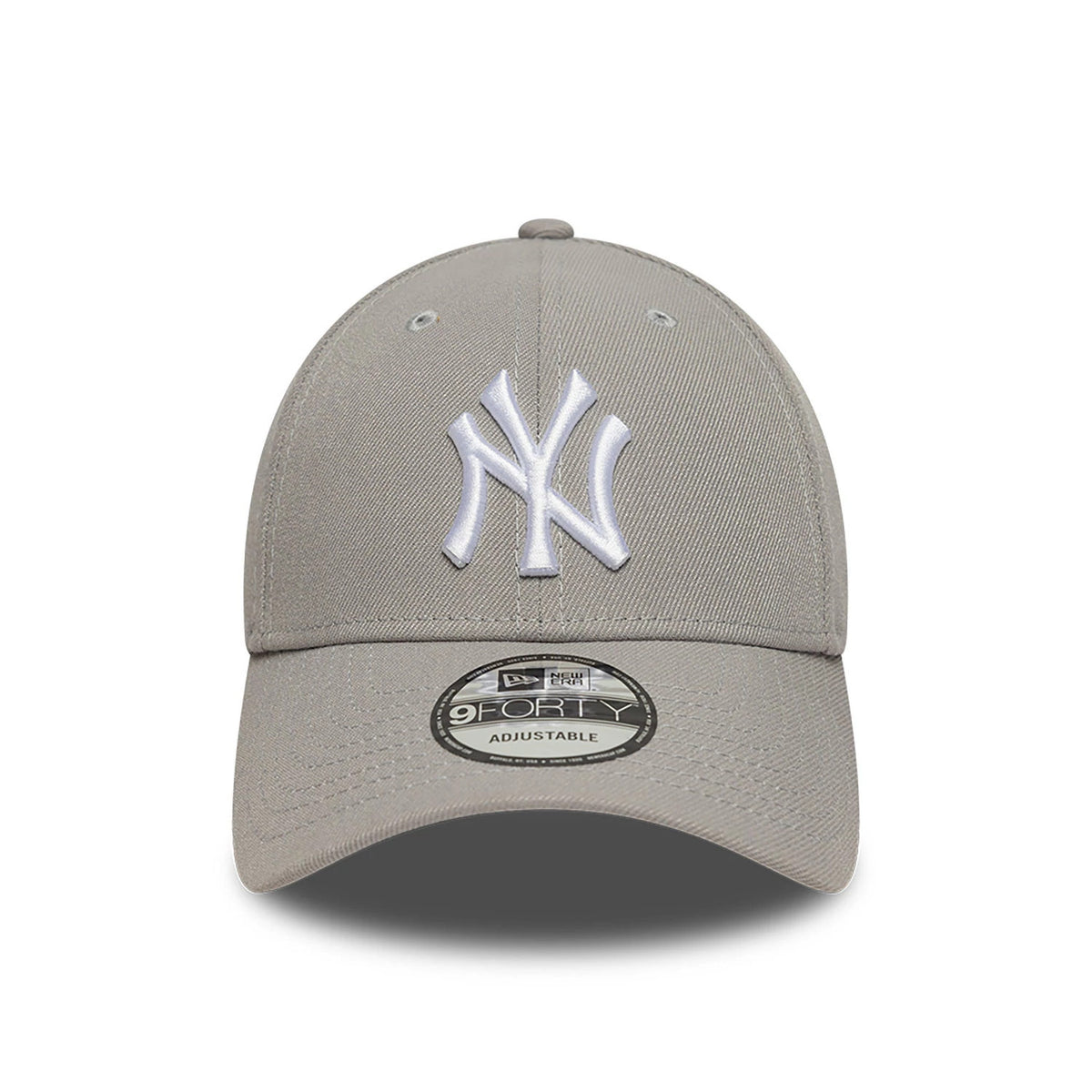 New York Yankees Essential Pack Grey New Era 9FORTY Snapback Adjustable Cap, front view showing the white raised embroidery New York Yankees logo on the structured grey crown with a curved visor and 9FORTY size sticker on the visor.