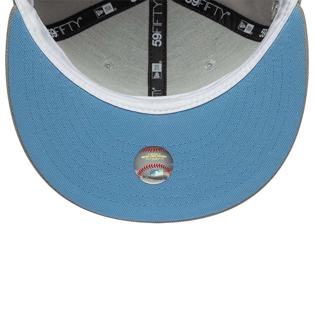 This is a New York Yankees Grey & Blue 59FIFTY Fitted Cap 2