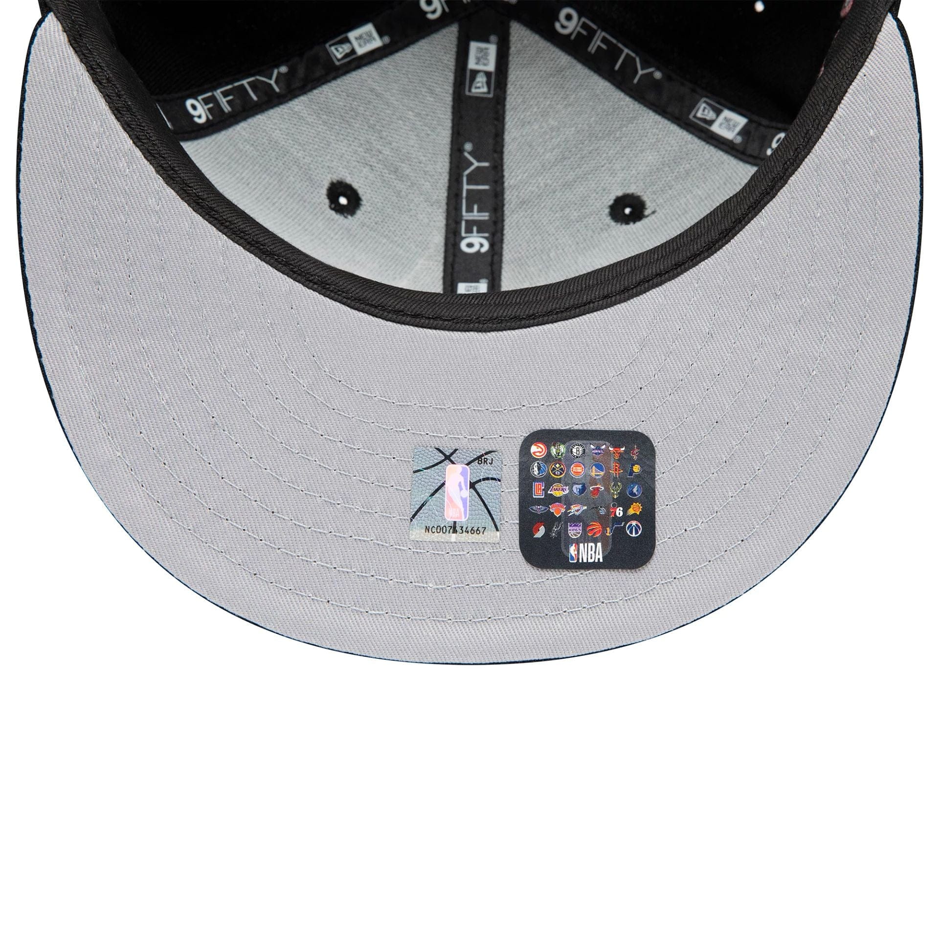 This is a Chicago Bulls NBA Over To The Bulls Black And Red 9FIFTY Snapback Adjustable Cap 2