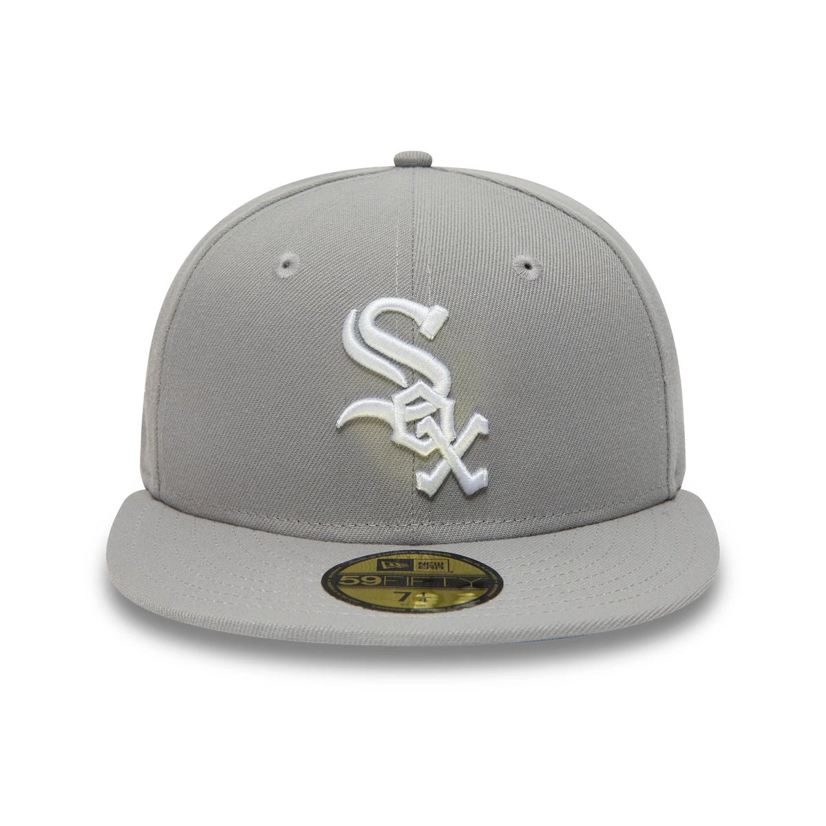Chicago White Sox Essential Pack Grey New Era 59FIFTY Fitted Cap, front view showing a white embroidered team logo on the centre of the structured grey crown, with a matching grey flat visor and gold 59FIFTY size sticker.