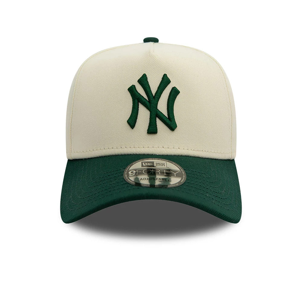 New York Yankees Chrome White And Dark Green New Era 9FORTY A-Frame Adjustable Cap, front view showing the raised dark green NY logo embroidered on the white front panel, with a dark green curved visor and 9FORTY size sticker.