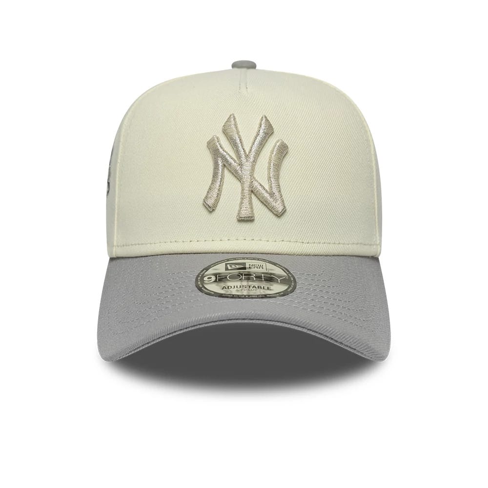 Pictured is this MLB Cooperstown New York Yankees 9FORTY A-Frame cap in white & grey. 2