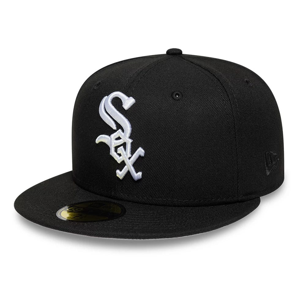 Chicago White Sox MLB Cooperstown Black New Era 59FIFTY Fitted Cap, front view showing the white raised embroidered Sox logo on the structured black crown, with a curved black visor and a gold 59FIFTY size sticker on the visor.