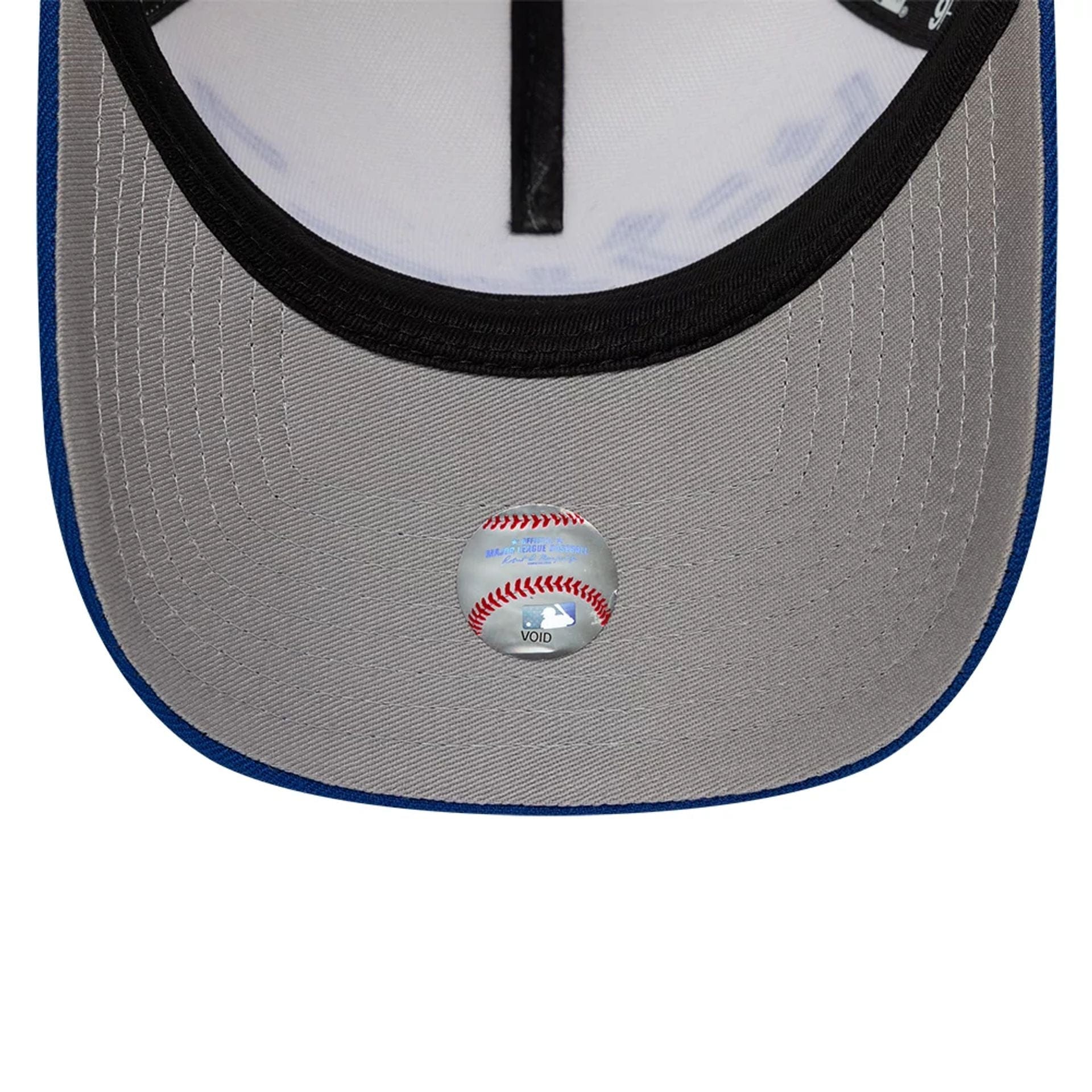 Pictured is this MLB Kanji Japan Flag LA Dodgers 9FORTY A-Frame cap in white. 2