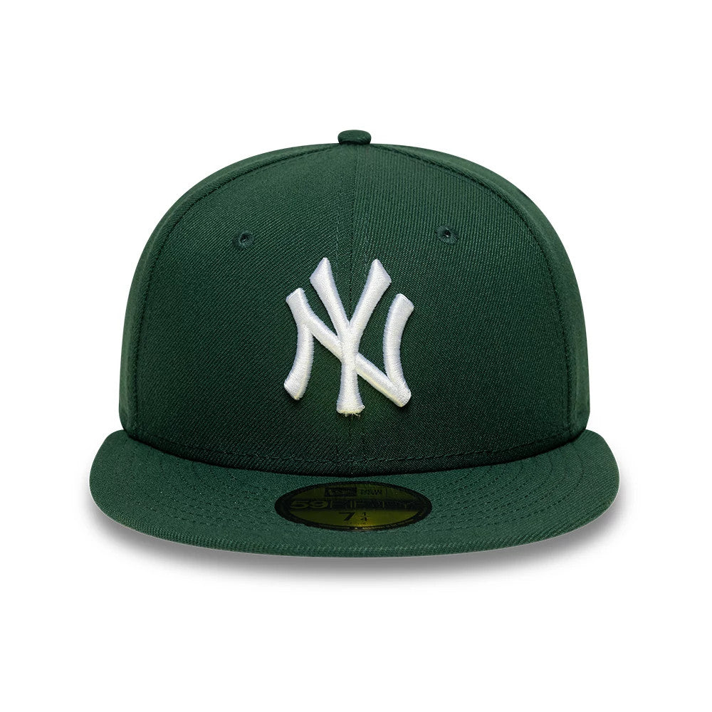 New York Yankees MLB Core Dark Green New Era 59FIFTY Fitted Cap, front view showing a white raised embroidered NY logo centred on the dark green structured crown, flat green visor and gold 59FIFTY size sticker on the visor.