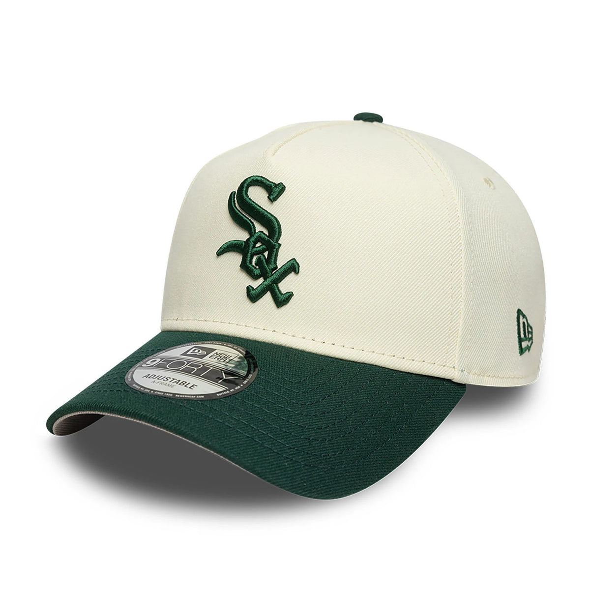 Chicago White Sox Chrome White And Dark Green New Era 9FORTY A-Frame Adjustable Cap, front view showing the raised green embroidered Sox logo on the white front panel, contrasted with a dark green curved visor and a 9FORTY size sticker.