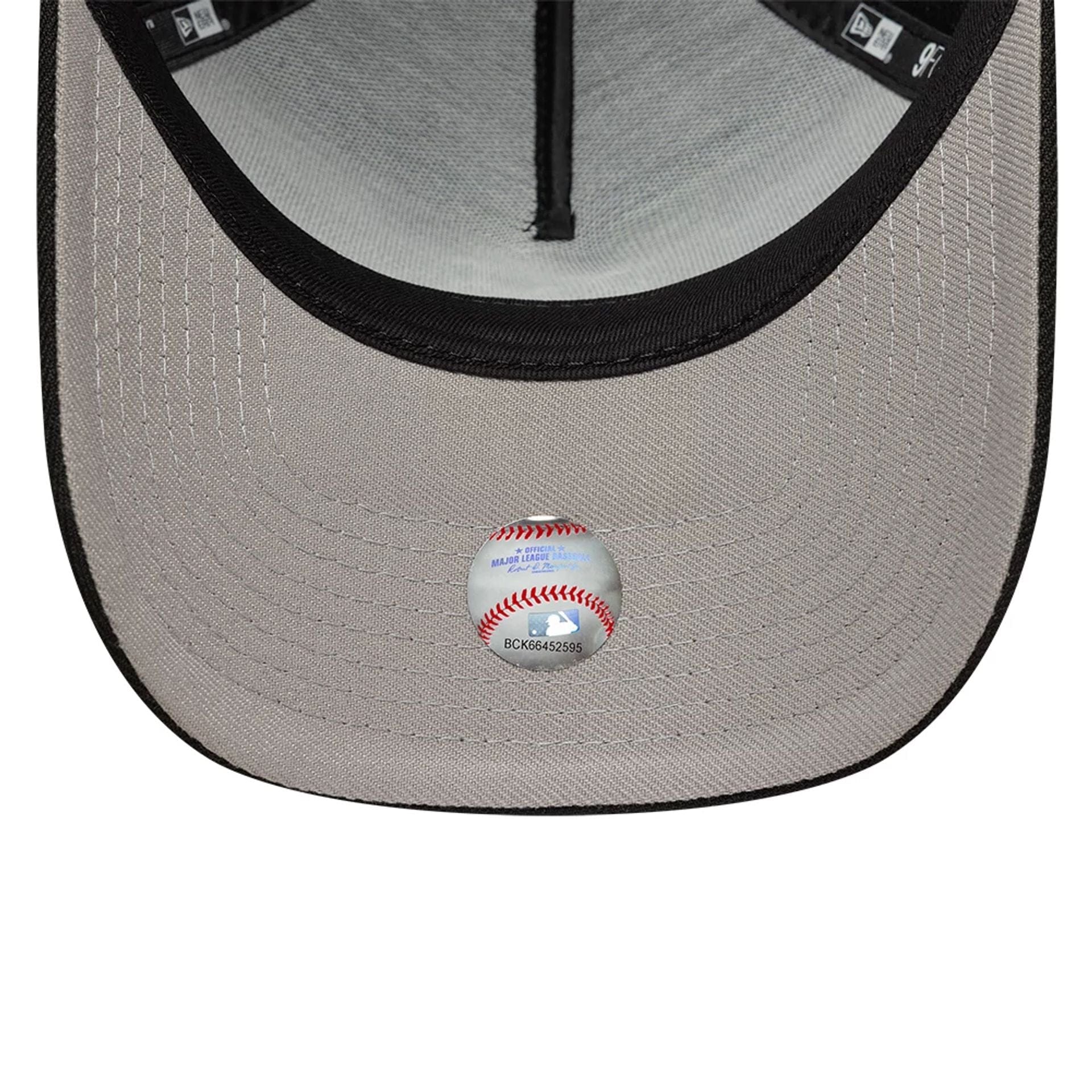 This is a New York Mets MLB Black 9FORTY A-Frame Adjustable Cap 2