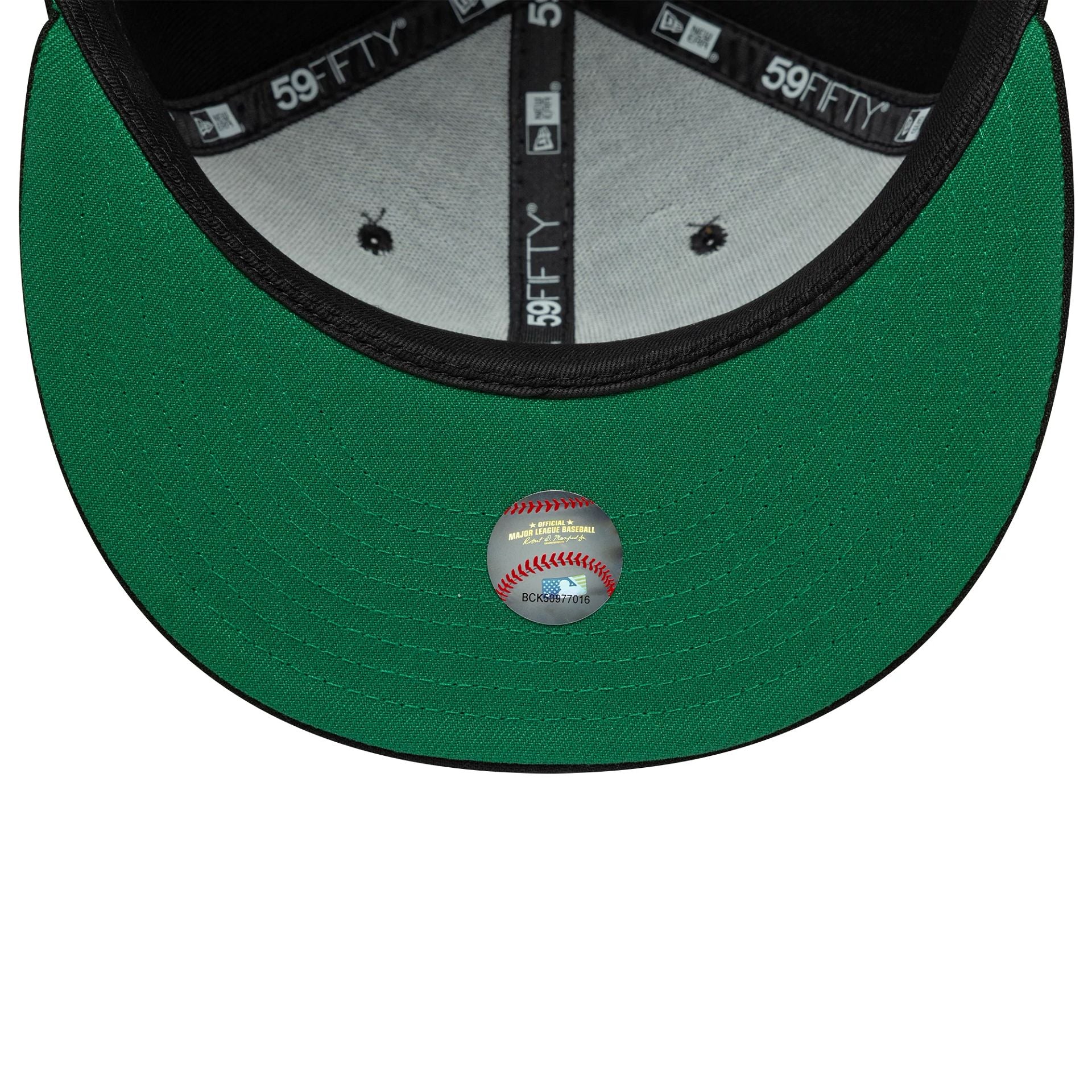 This is a New York Yankees MLB Black 59FIFTY Fitted Cap 2