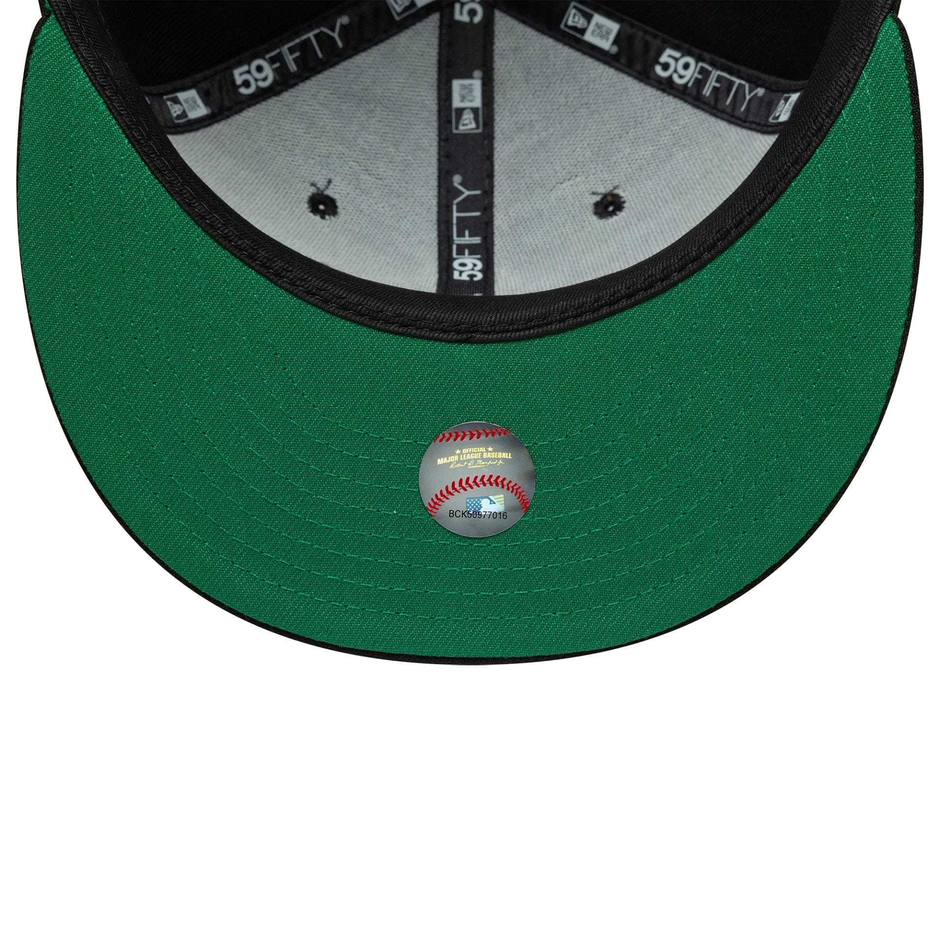 This is a New York Yankees MLB Black 59FIFTY Fitted Cap 2