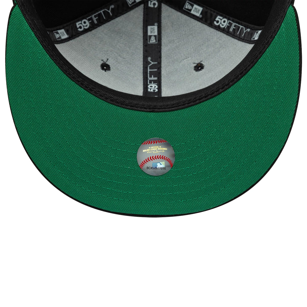 This is a New York Yankees MLB Black 59FIFTY Fitted Cap 2