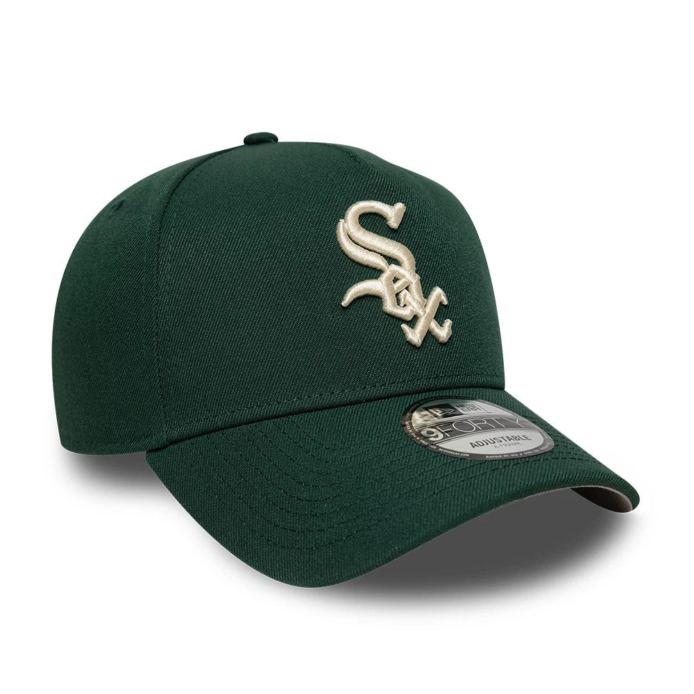 Chicago White Sox MLB Dark Green New Era 9FORTY A-Frame Adjustable Cap, front view showing the raised white embroidered Sox logo on the structured dark green crown with a slightly curved visor and 9FORTY size sticker on the top.