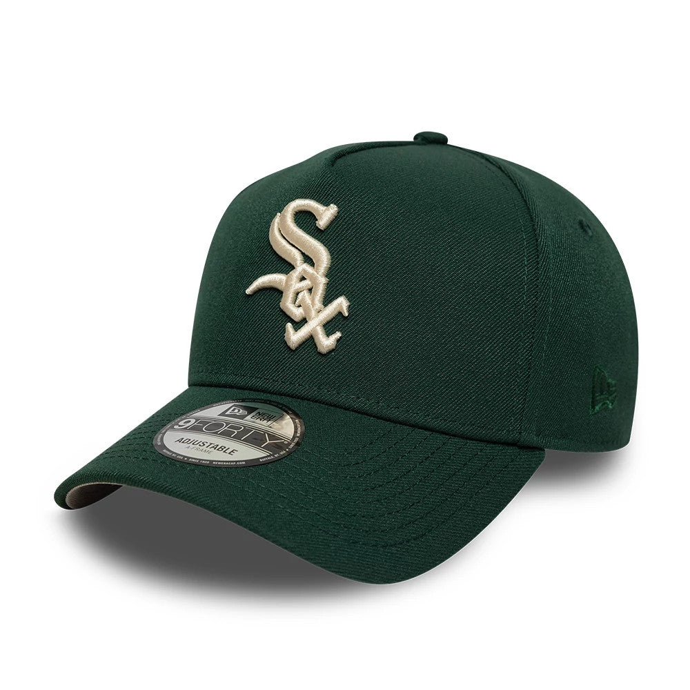 Chicago White Sox MLB Dark Green New Era 9FORTY A-Frame Adjustable Cap, three-quarter view showing the cream white embroidered Sox logo on the structured crown, a matching dark green curved visor and the 9FORTY size sticker on the visor.