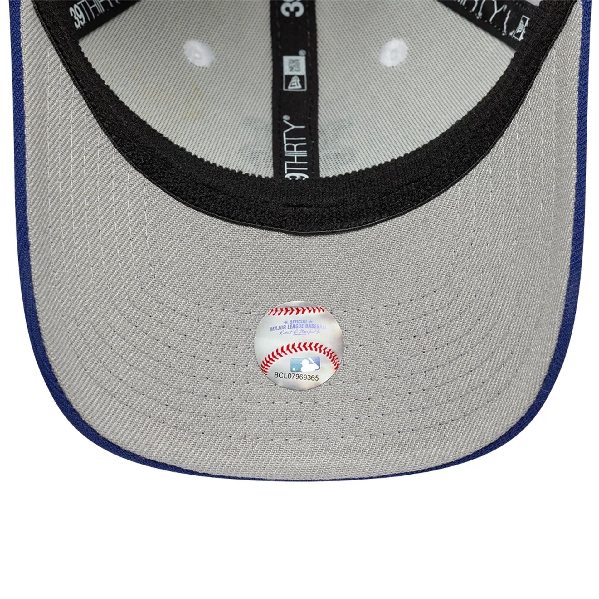 This is a New York Mets MLB White 39THIRTY Stretch Fit Cap 2