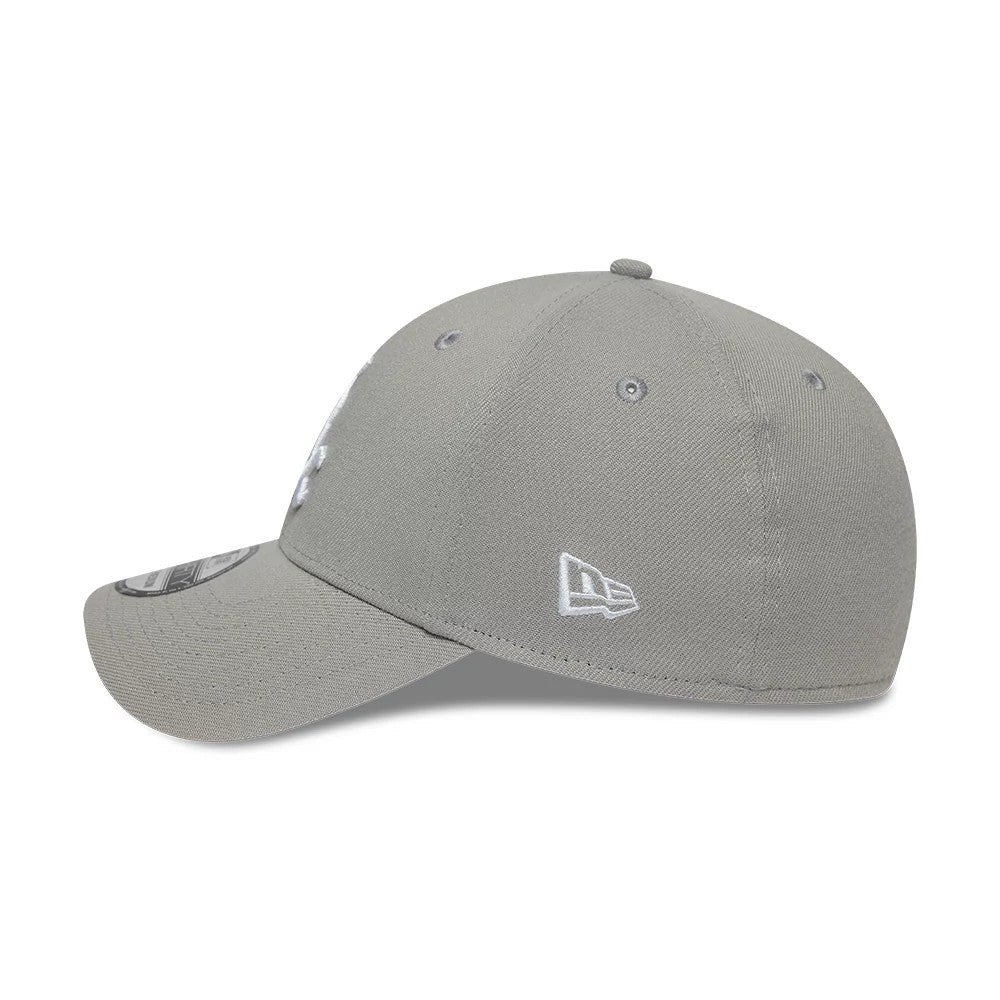 Chicago White Sox MLB Grey New Era 39THIRTY Stretch Fit Cap, side view showing the white embroidered New Era flag logo on the left side of the structured grey crown, with a curved grey visor and a 39THIRTY size sticker on it.