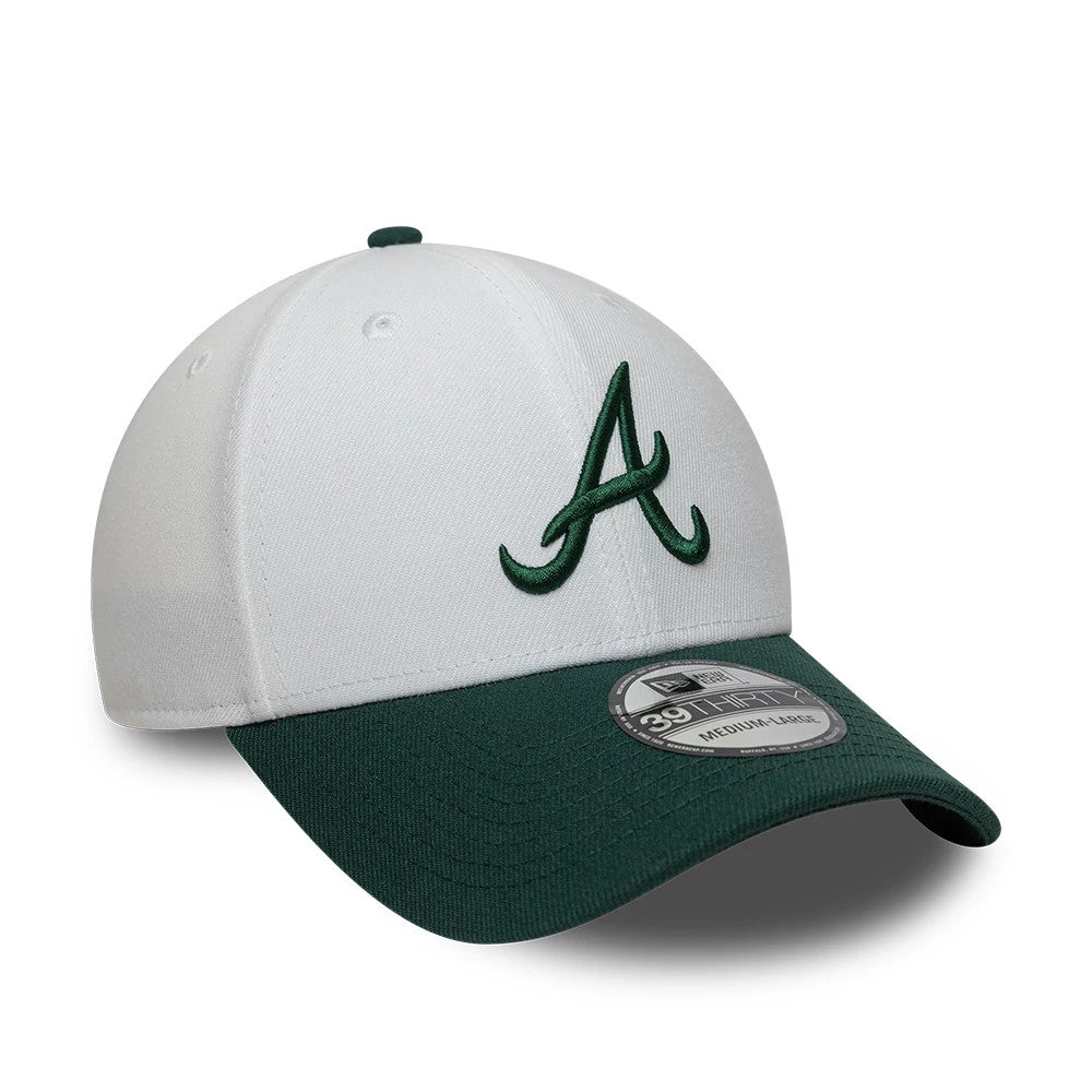 Atlanta Braves MLB White New Era 39THIRTY Stretch Fit Cap, front view showing the dark green raised embroidered A logo on the front panel, paired with a matching green curved visor and a 39THIRTY size sticker on top.