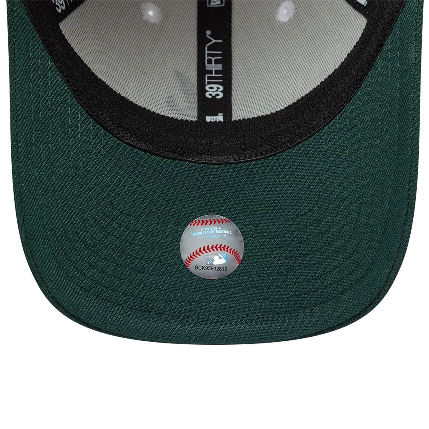 This is a Atlanta Braves MLB White 39THIRTY Stretch Fit Cap 7