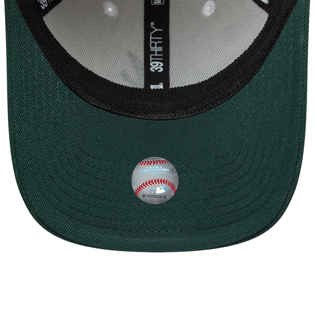 This is a Atlanta Braves MLB White 39THIRTY Stretch Fit Cap 7