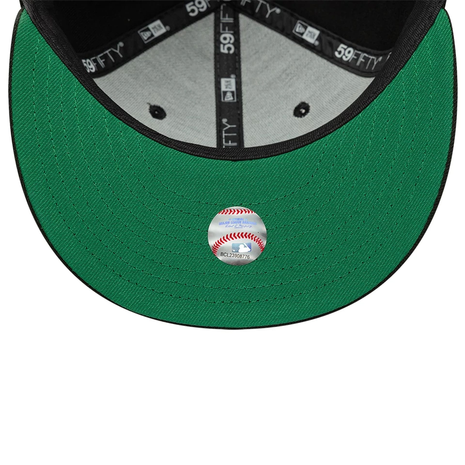 This is a New York Yankees MLB Black 59FIFTY Fitted Cap 2