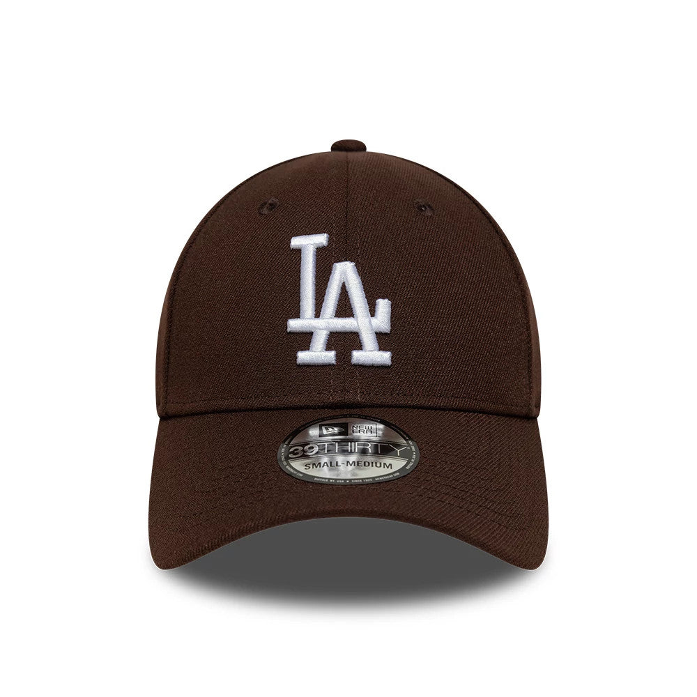 LA Dodgers MLB Dark Brown New Era 39THIRTY Stretch Fit Cap, front view showing the white raised LA logo embroidery on the structured dark brown crown with a curved visor and the 39THIRTY size sticker at the centre.