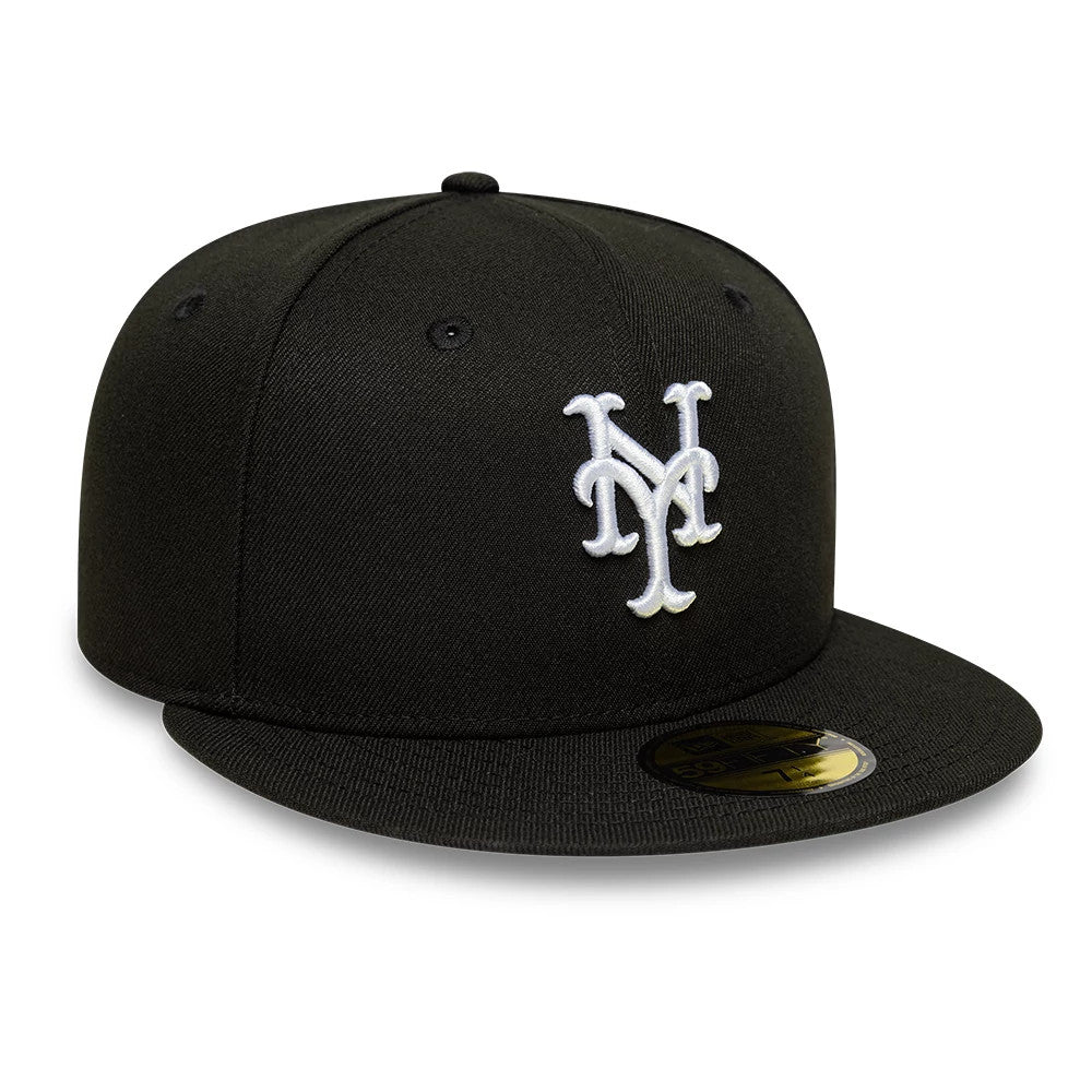 New York Mets MLB Black New Era 59FIFTY Fitted Cap, front view showing a raised white embroidered NY logo on the structured black crown, complemented by a flat black visor with a gold 59FIFTY size sticker.
