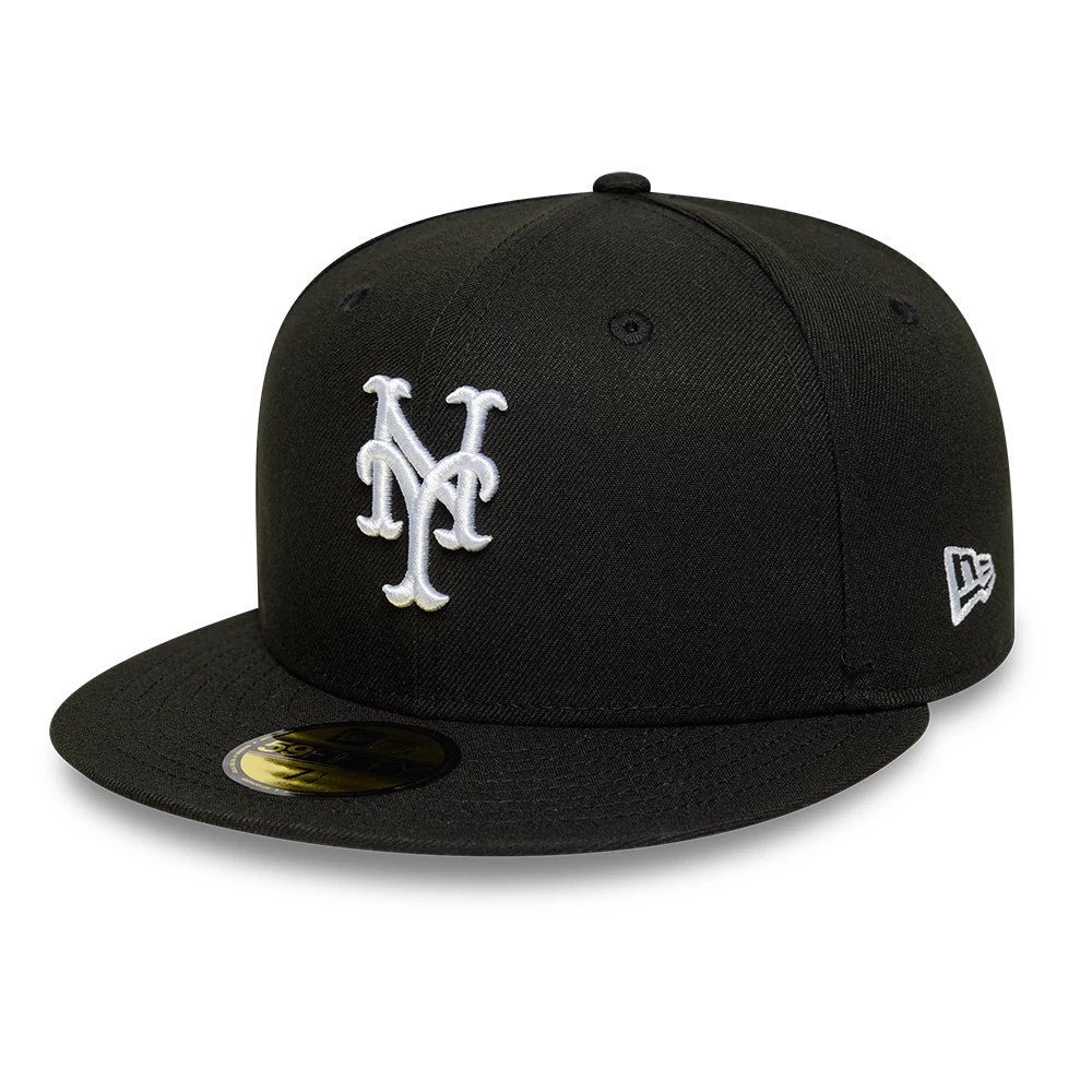 New York Mets MLB Black New Era 59FIFTY Fitted Cap, three-quarter view showing the white raised embroidery Mets logo on the front panel, a black flat visor with a gold 59FIFTY size sticker, and the New Era flag logo on the left side.