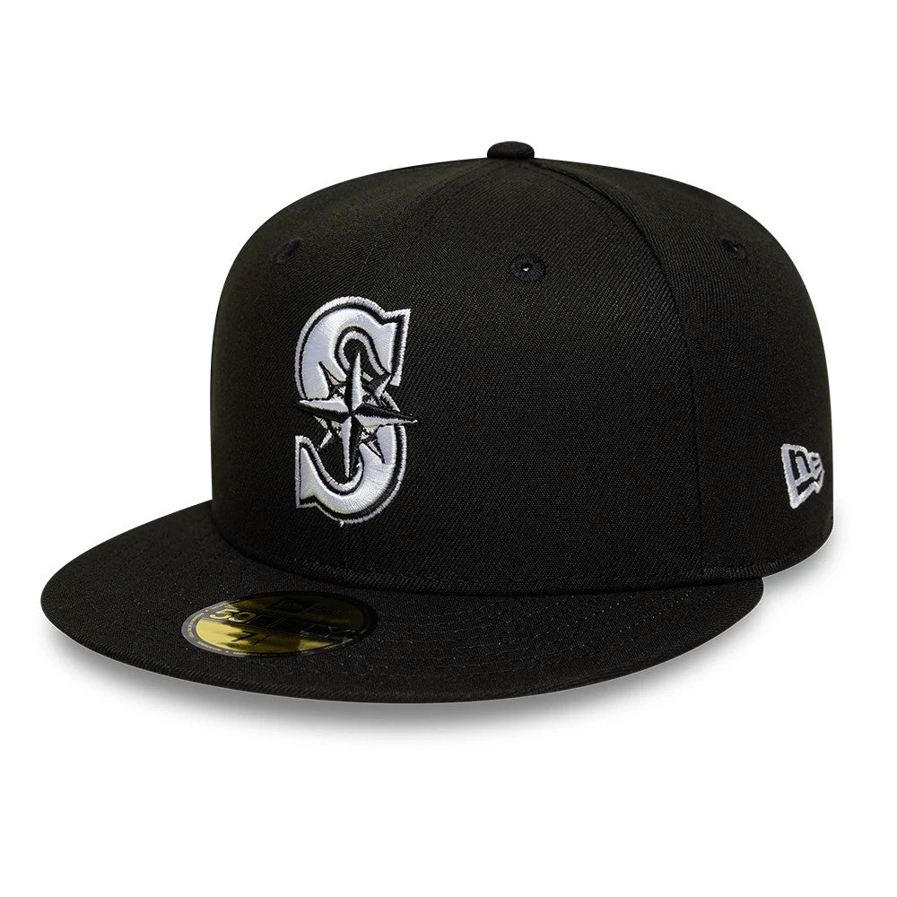 Seattle Mariners MLB Black New Era 59FIFTY Fitted Cap, three-quarter view showing the raised white and grey Mariners logo embroidered on the front panel, a structured black crown, and the gold 59FIFTY size sticker on the flat visor.