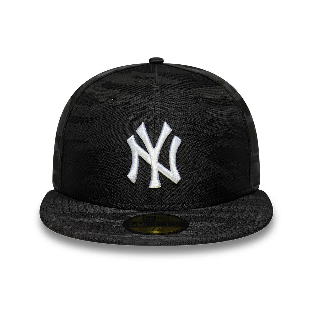New York Yankees MLB Black Camo New Era 59FIFTY Fitted Cap, front view showing the white raised embroidered NY logo on the structured black camo crown, with a matching camo flat visor and gold 59FIFTY size sticker.