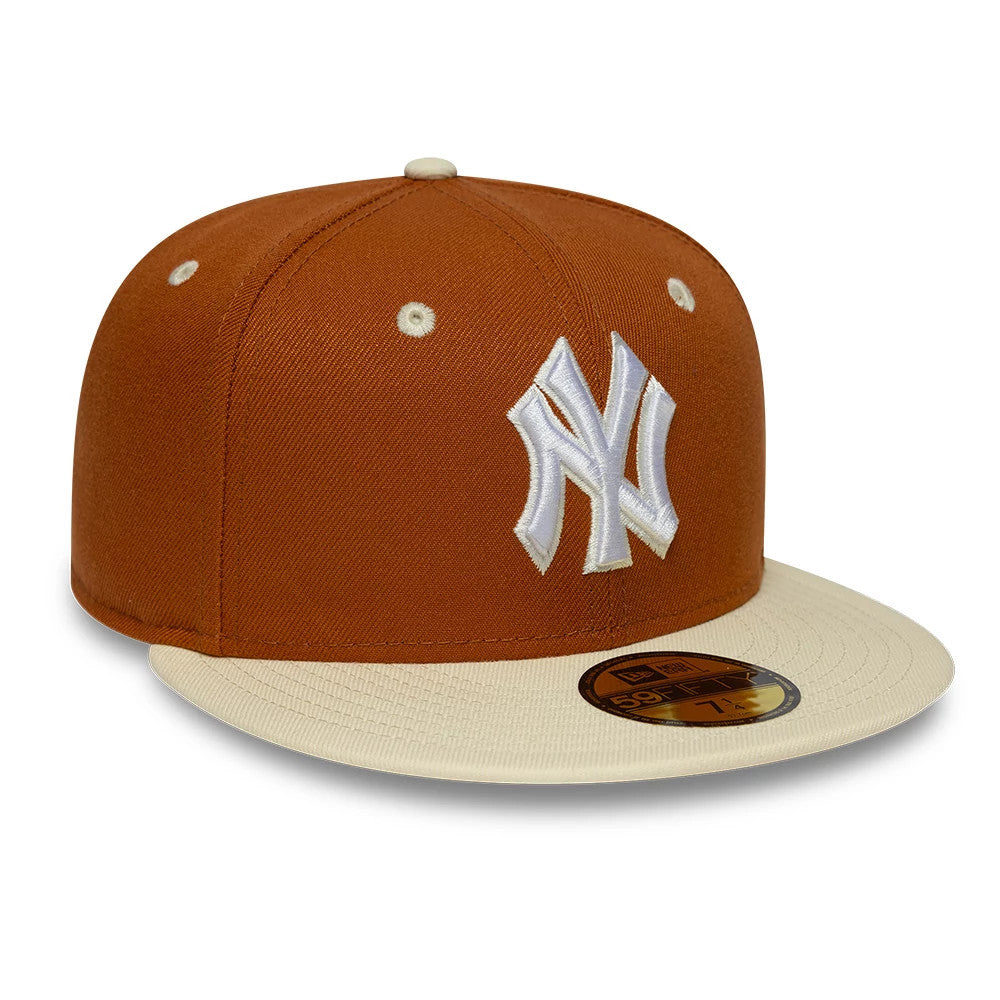 New York Yankees MLB Contrast Brown New Era 59FIFTY Fitted Cap, front view showing the white embroidered NY logo on the structured brown crown, cream flat visor, and gold 59FIFTY size sticker on the visor.