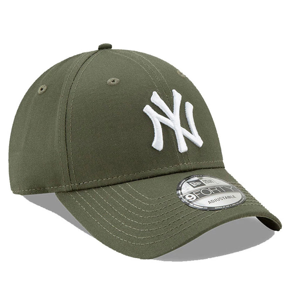 This is a New York Yankees Essential Green 9FORTY Cap 3