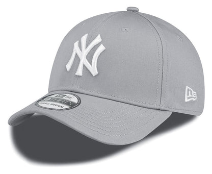 This is a New York Yankees Essential Grey 39THIRTY Cap 1